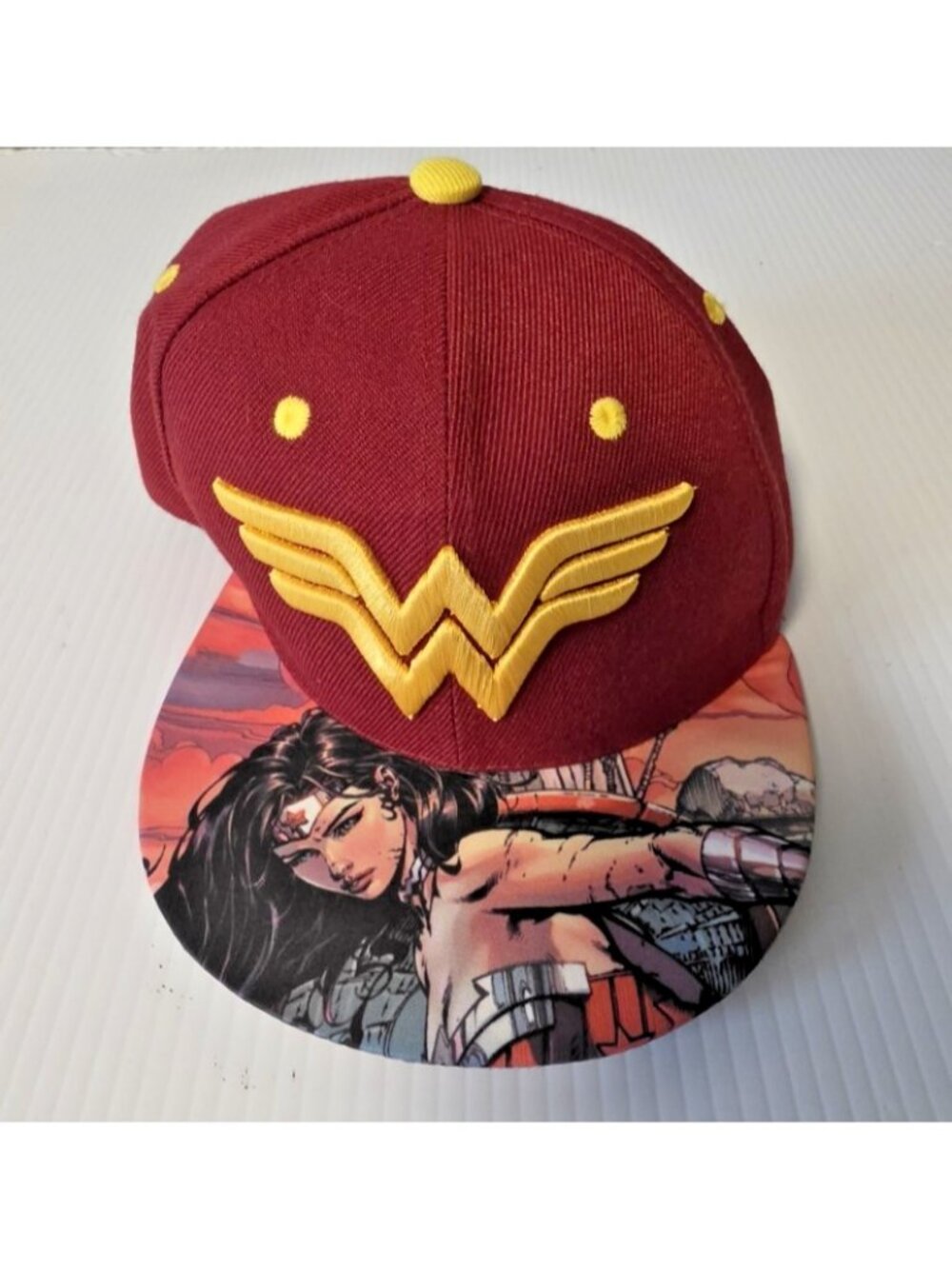 Six Flags Wonder Woman Hat Logo Maroon Cartoon DC Comics Snapback Cap Adult NWOT